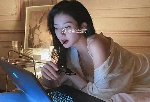 李易峰嫖娼弯弯小姐，疑似网友疯传的2分钟视频