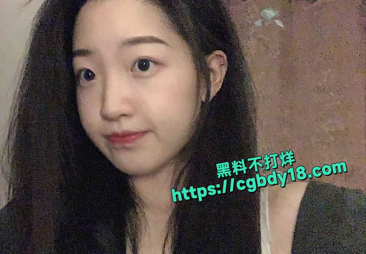 高颜值刚毕业的实习护士 在酒店做爱被男友偷拍流出15