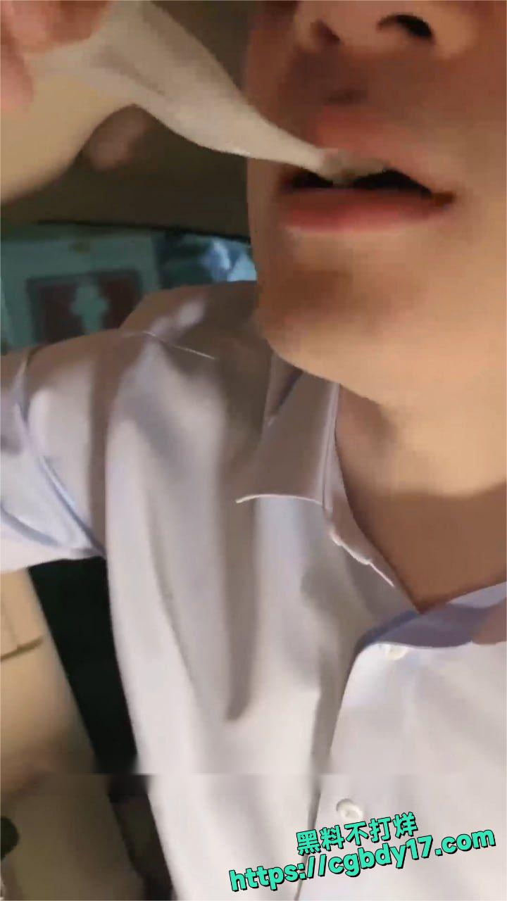 绿帽男爱舔绿主操老婆的避孕套4