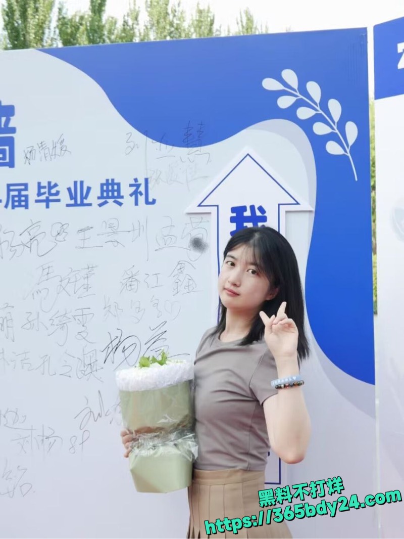 大学张爱佳口交私拍7