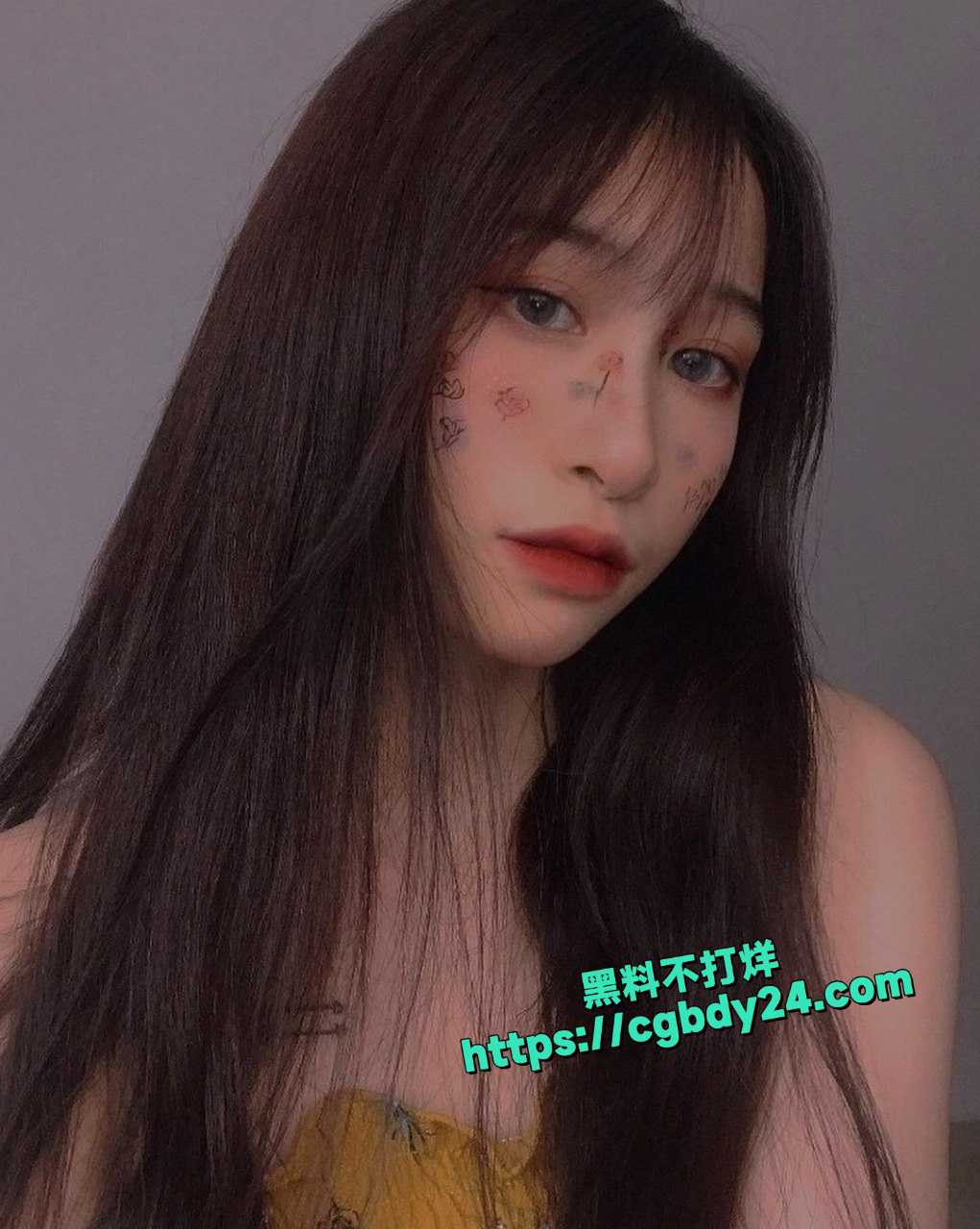 女大学生静宜与男友自拍的露面口交视频和后入做爱视频被外流了出来11