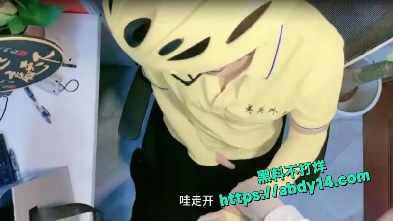 套路外卖小妹往逼里塞跳蛋 5