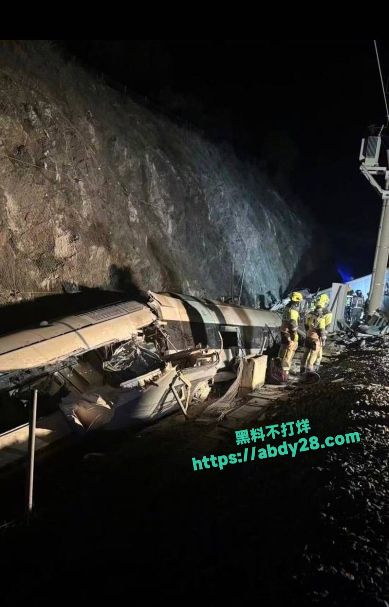 西班牙高铁脱轨相撞事故1