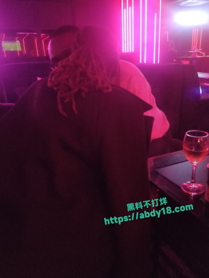 白人博主与黑人美女1
