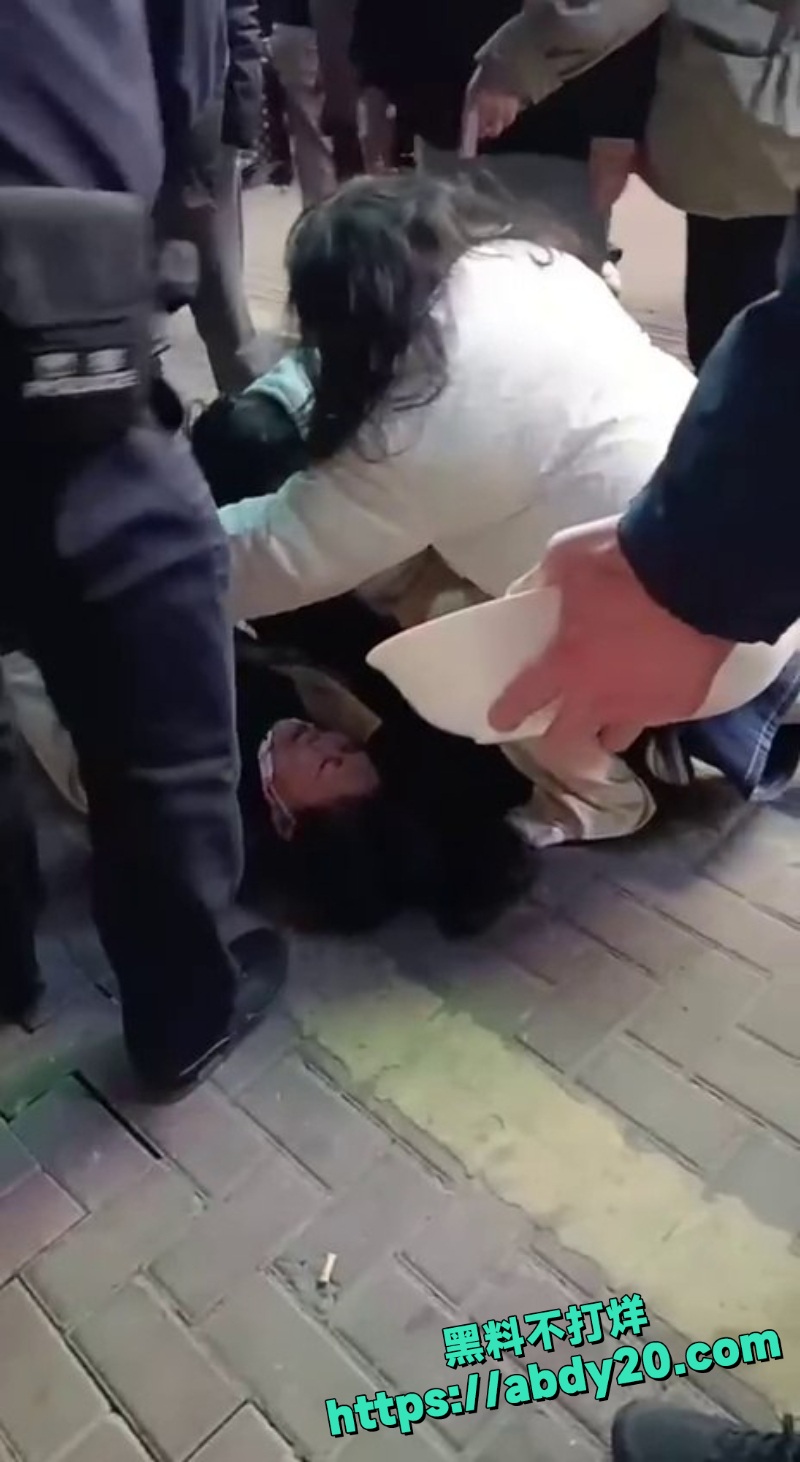 女子扯头发扭头锁技致命一击 8