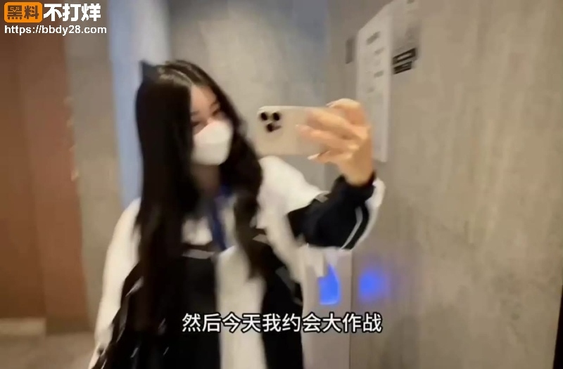 小小t穿上校服和铁粉约会开房6
