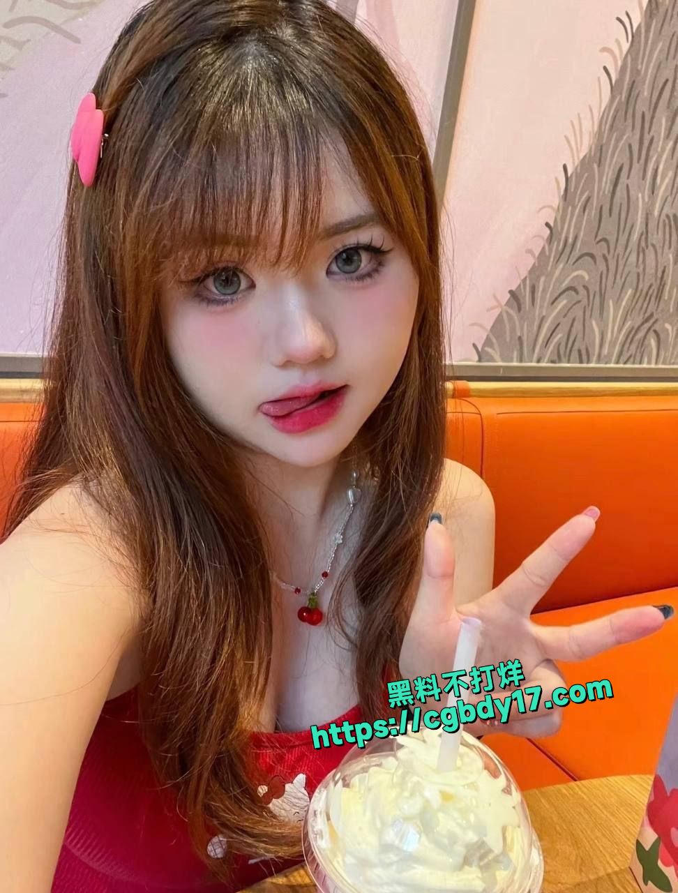 杭州反差嫩妹李淑研，积目聊到的女炮友2
