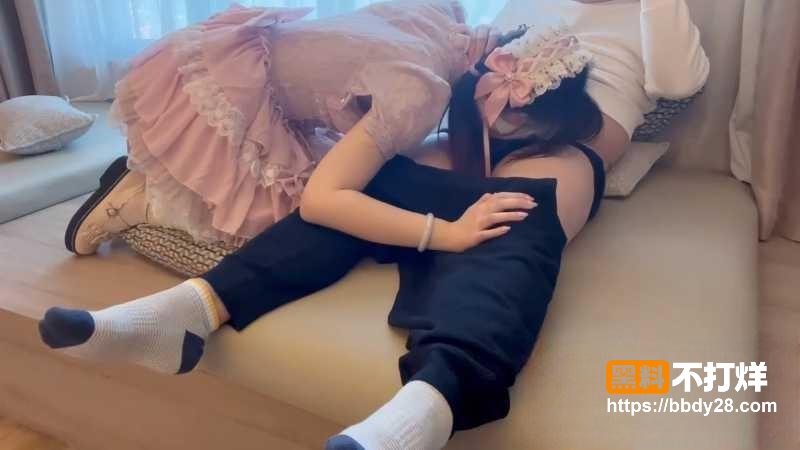 洛洛幻想屋自习室勾引学长约炮2
