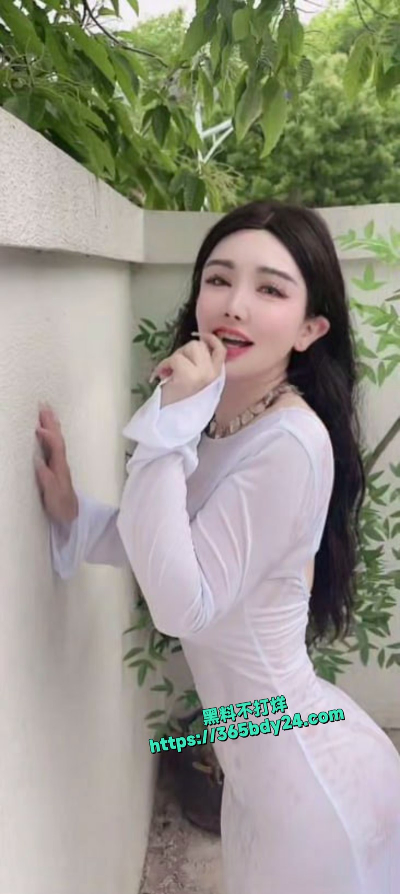 网红巨乳女神潘娇娇湿身自慰福利 1