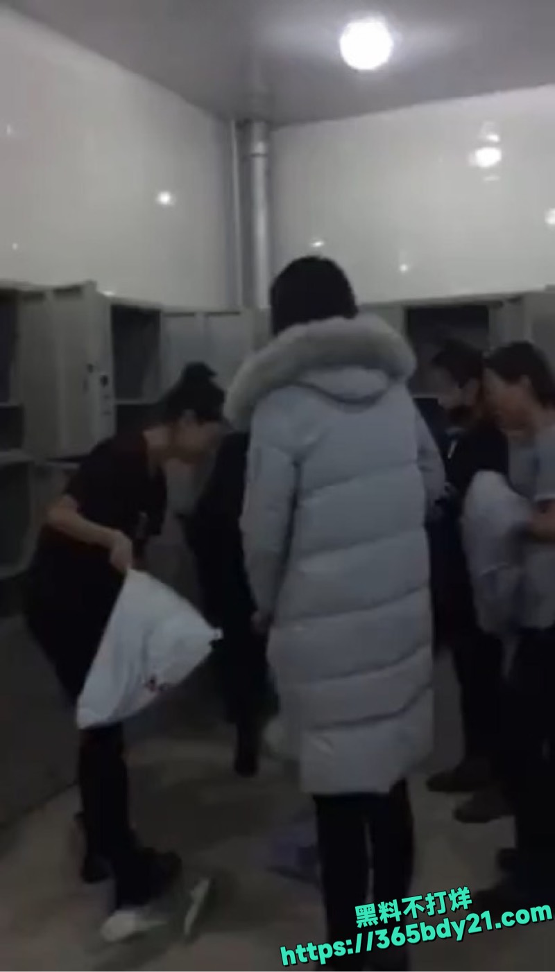 江苏林丽华偷拍澡堂 3