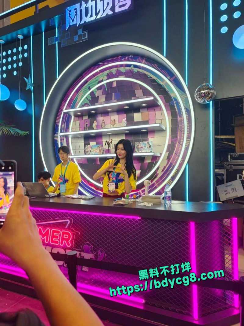 国产coser举报穿工作服都被下了4