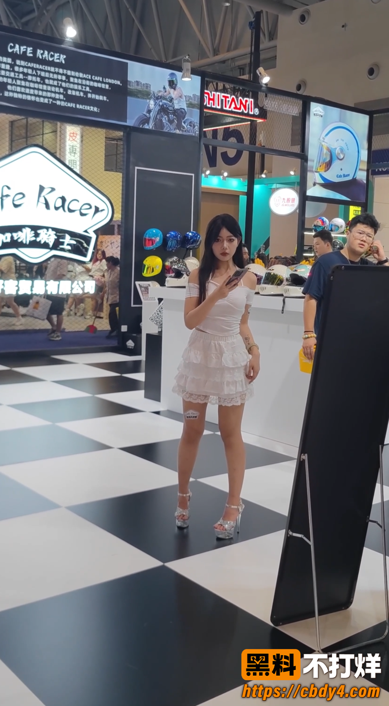 摩托车展上的性感外国车模 9