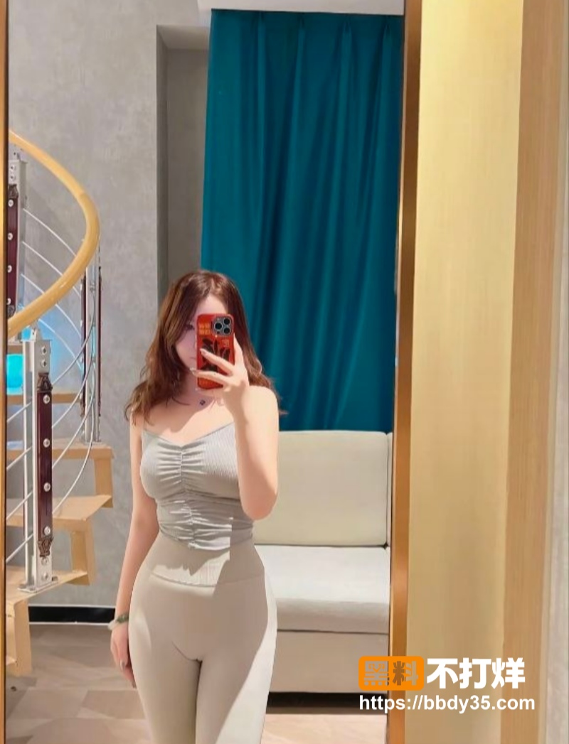 抖音模特冉冉同学兼职妓女被摄影师3P10