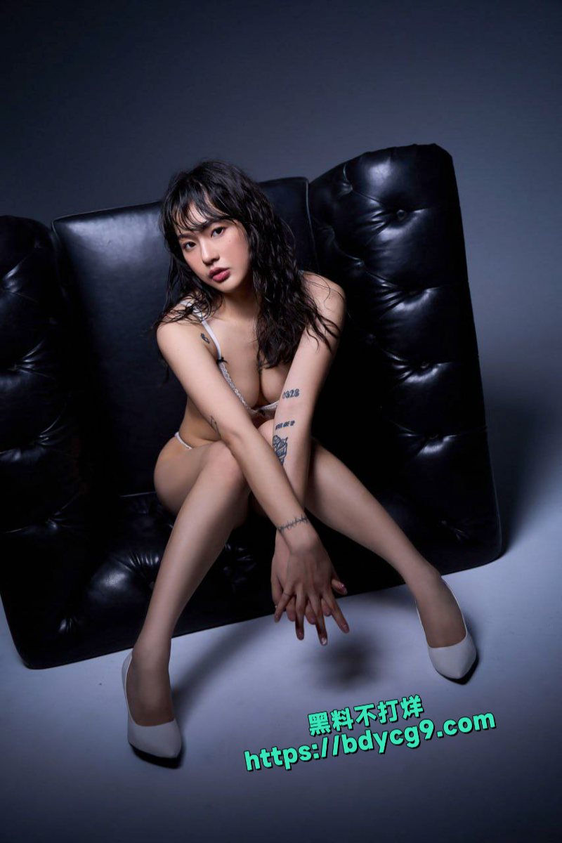 反差淫女楚梦舒写真自慰和朋友做爱15