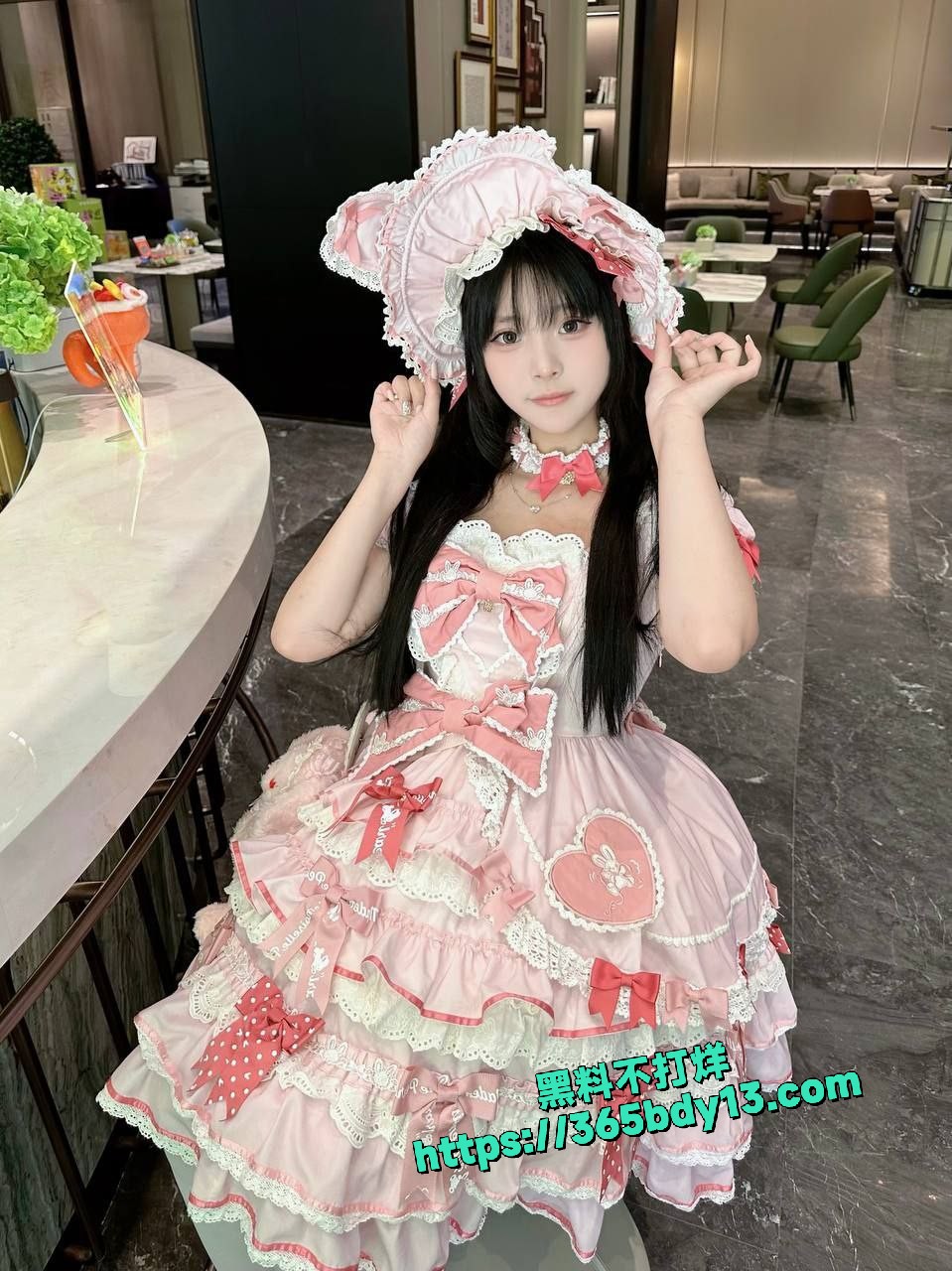 47万粉丝美女网红洛宝 1
