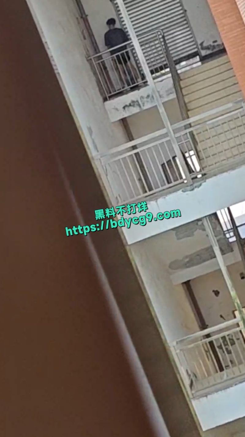 学生在教学楼上演活春宫