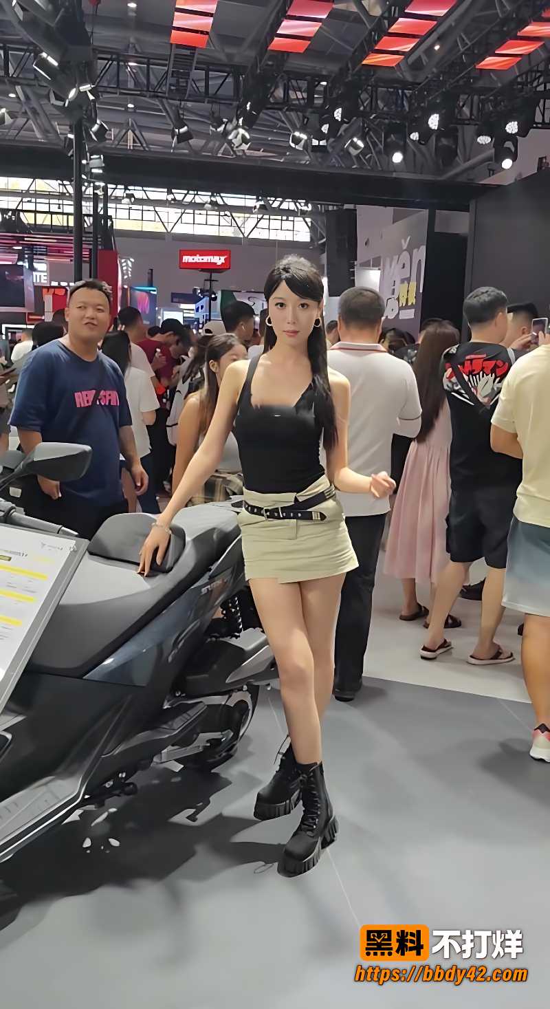 摩托车展抄底偷拍外国车模1