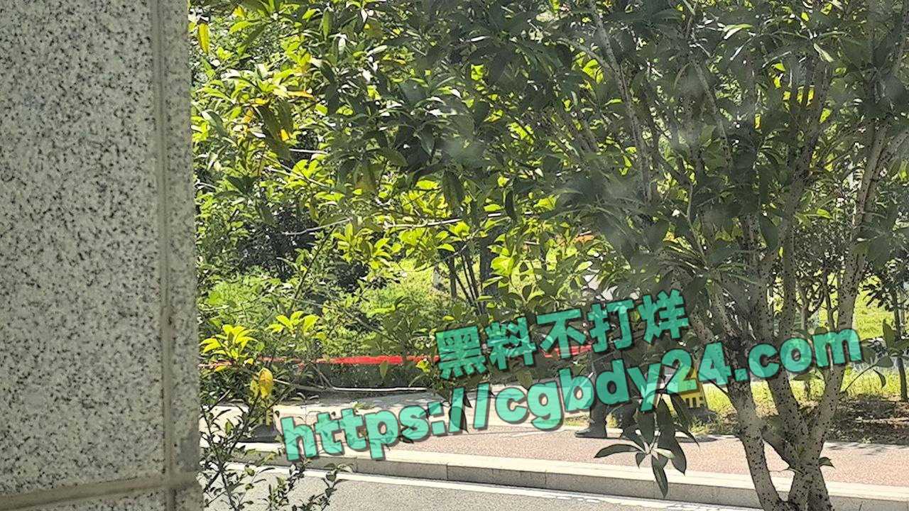 湖北武汉中国地质大学未来城校区在湖中捞出一具学生尸体8