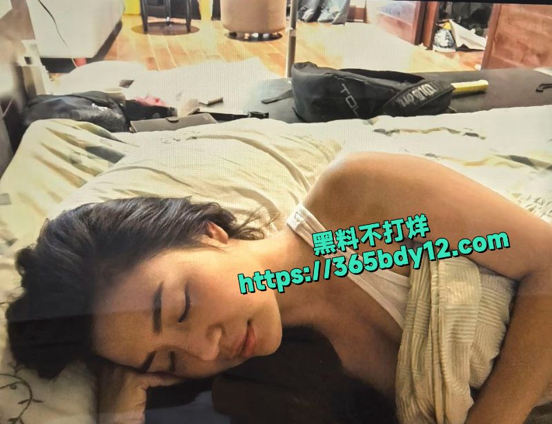 广东湛江富婆包养壮年小伙野外露出3p15