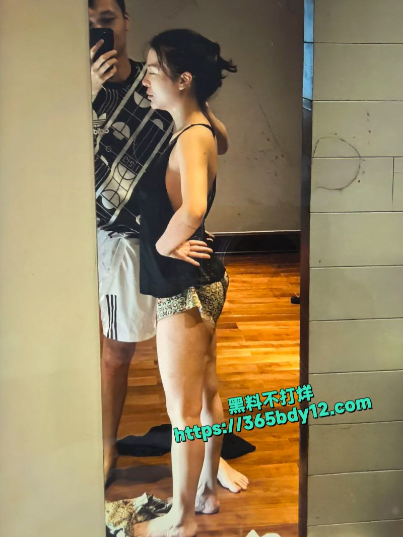 广东湛江富婆包养壮年小伙野外露出3p28