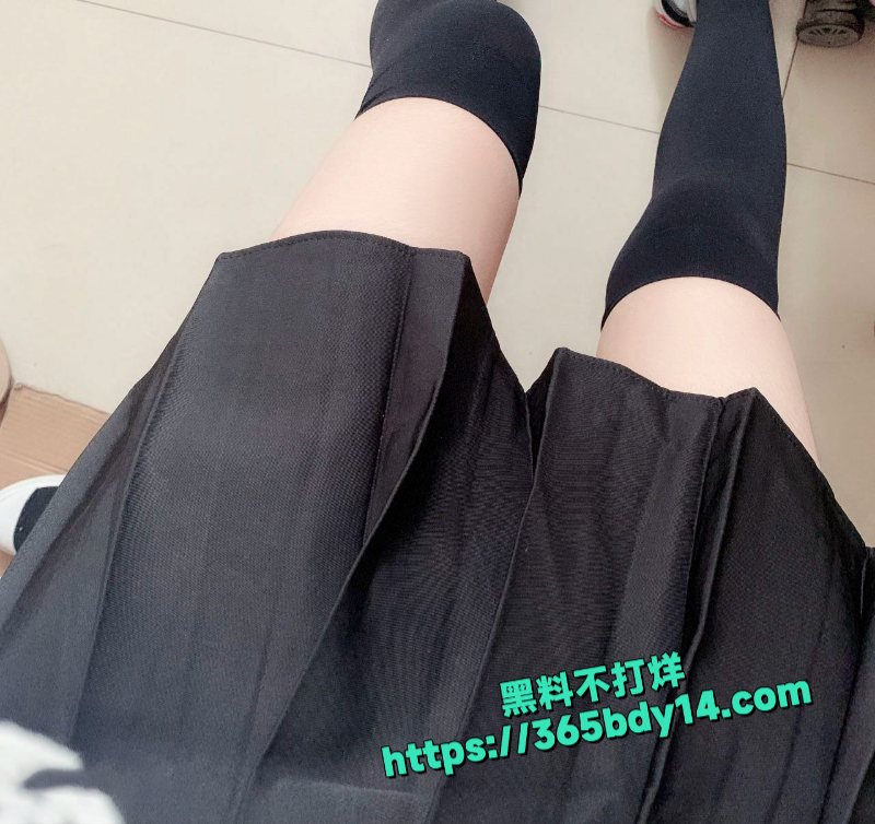 成都杨琴一边给男友发漏点图片勾引背地里还和别的狗男人做爱20