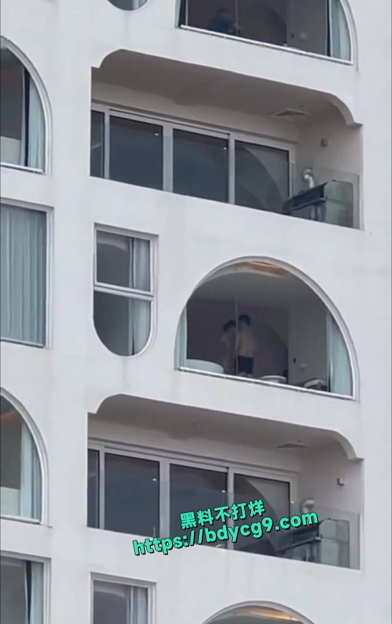 广东惠州双月湾情侣忘拉窗帘激情做爱一幕对楼下网友拍到3