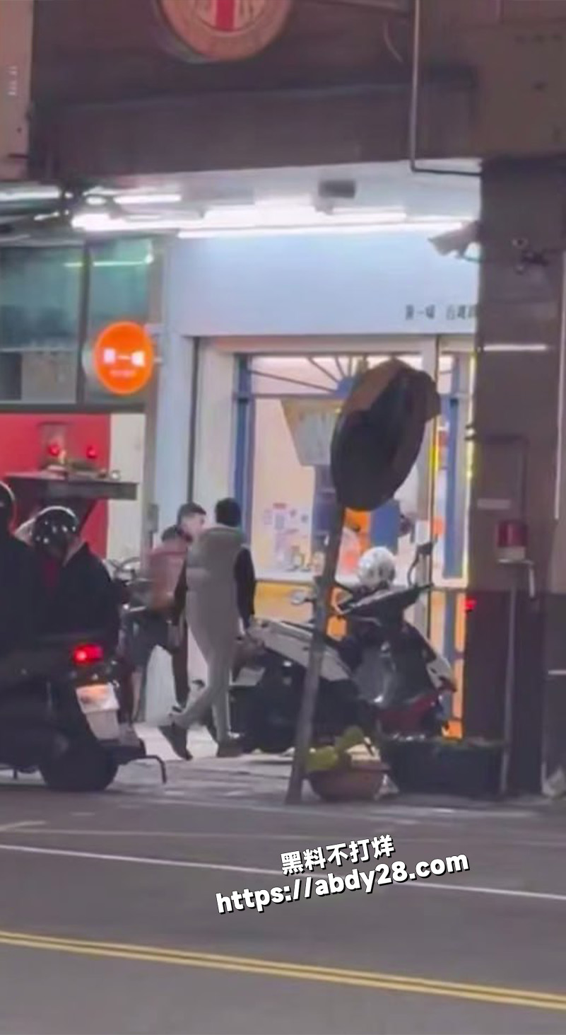 台湾台中一奶茶店发生争执3