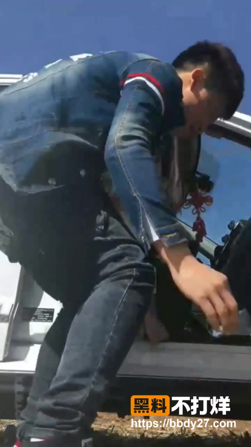 情侣小玉与牛仔小青年男友玉米地里车震2