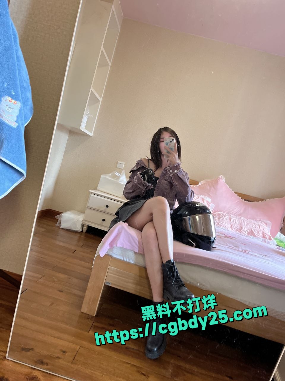 成都卖逼的机车网红被金主疯狂插入体内探索蜜穴10