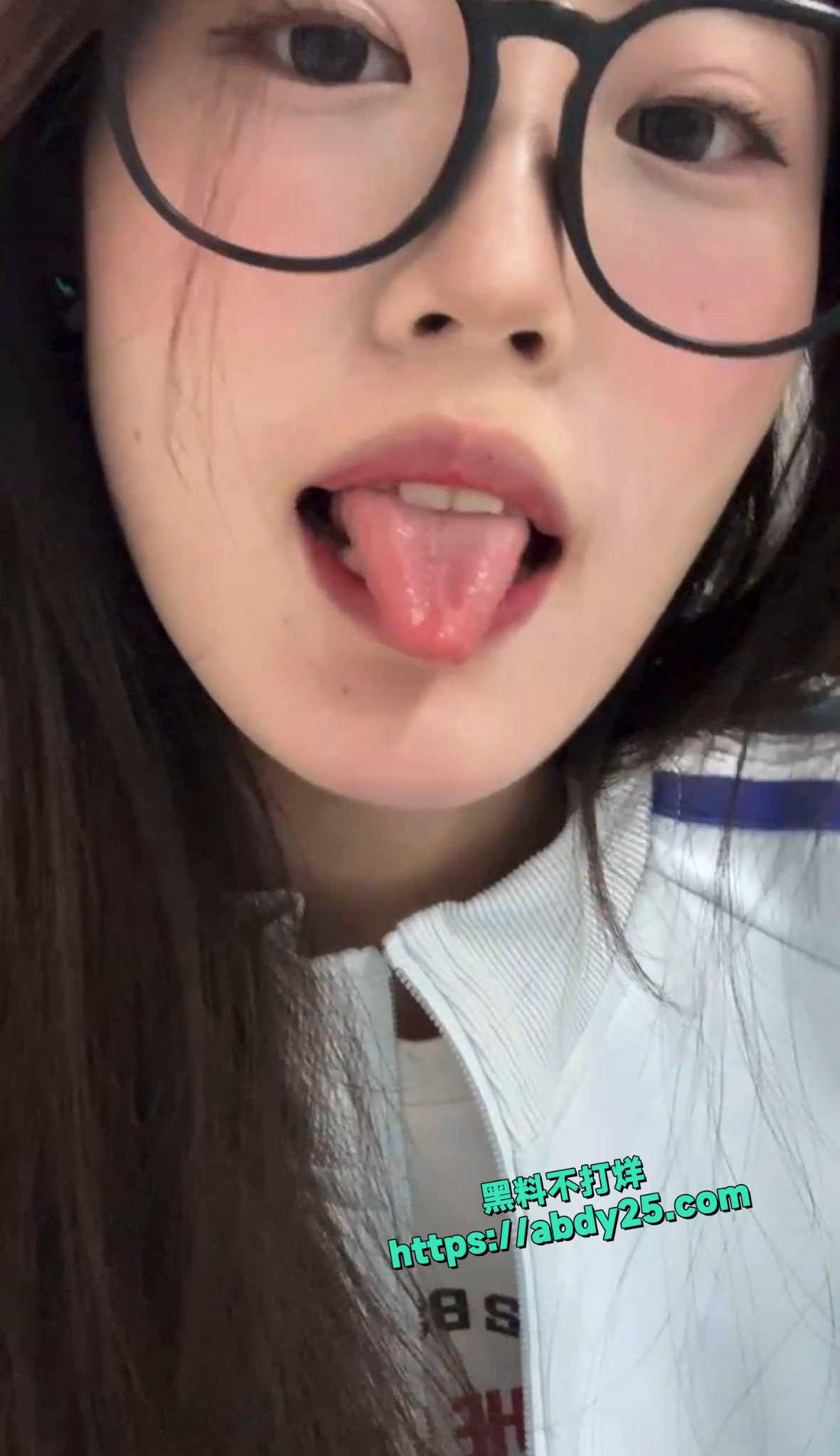 成都超乖巧在校女大学生私拍流出 4