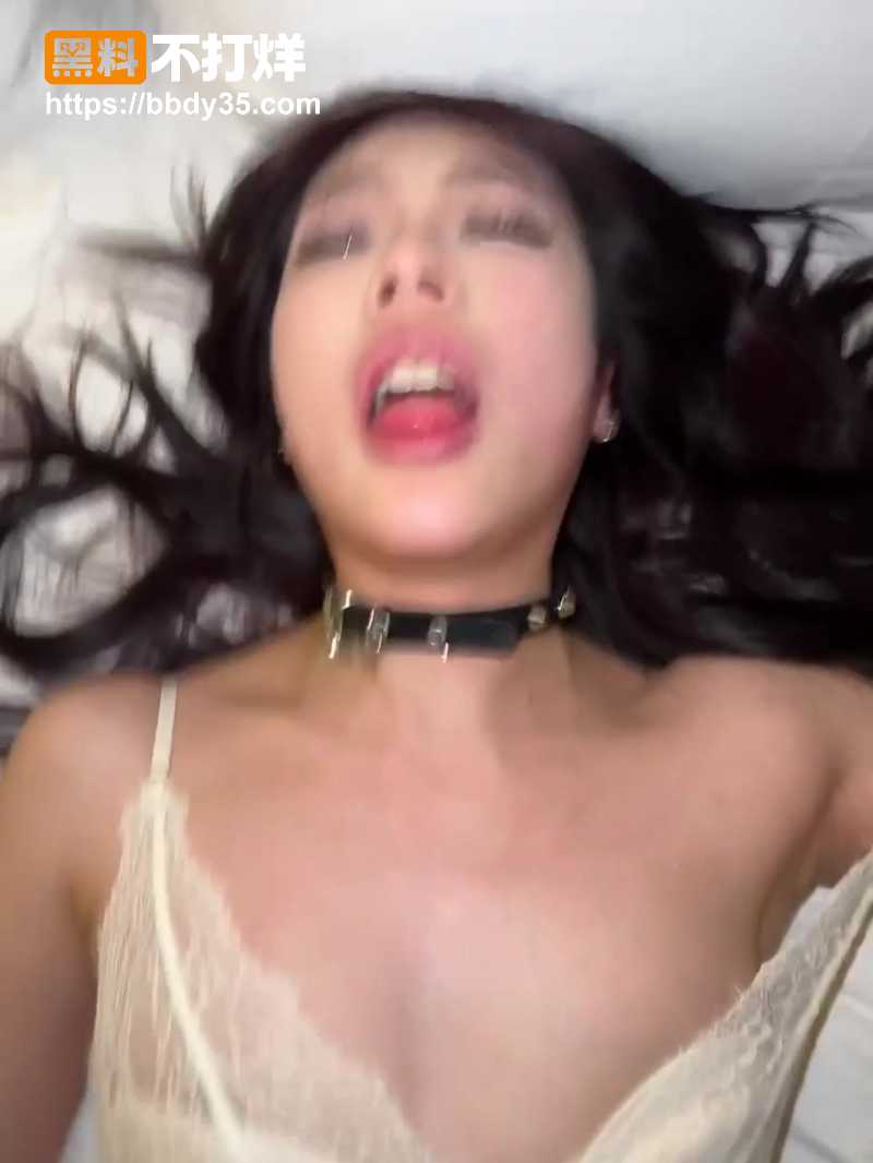 丰满女孩主动含弄1