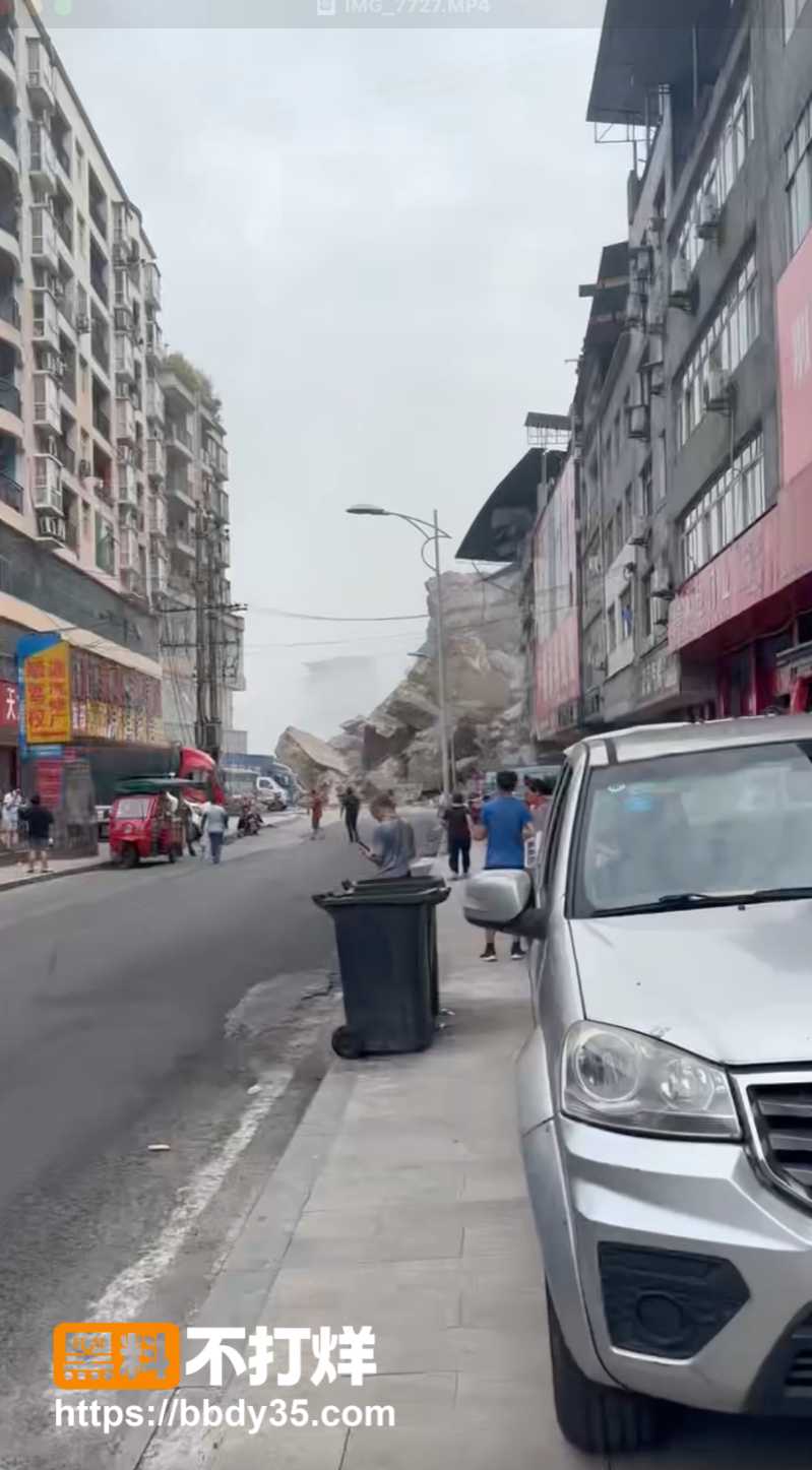 重庆彭水山体垮塌3