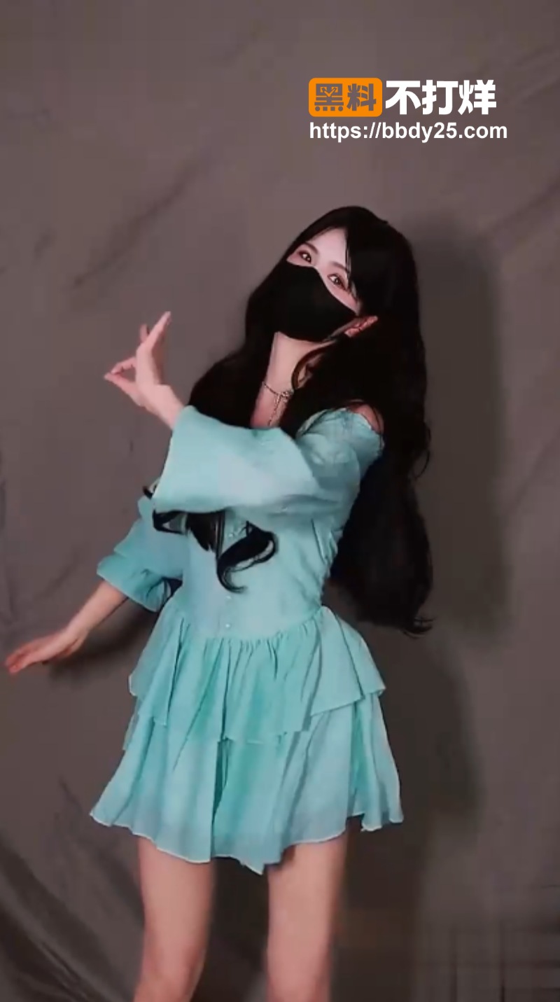 推特女网黄Mory定制户外裸舞福利5