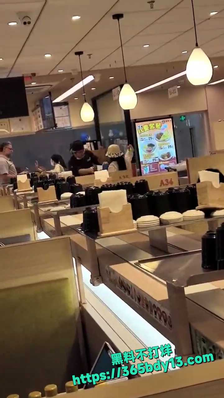 一女的嫌弃寿司做的难吃 11