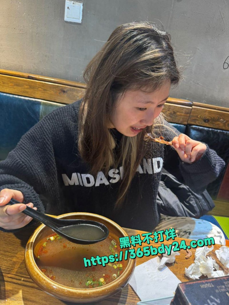 山东青岛城阳区反差母狗李萱婷欲求不满酷爱约炮 3