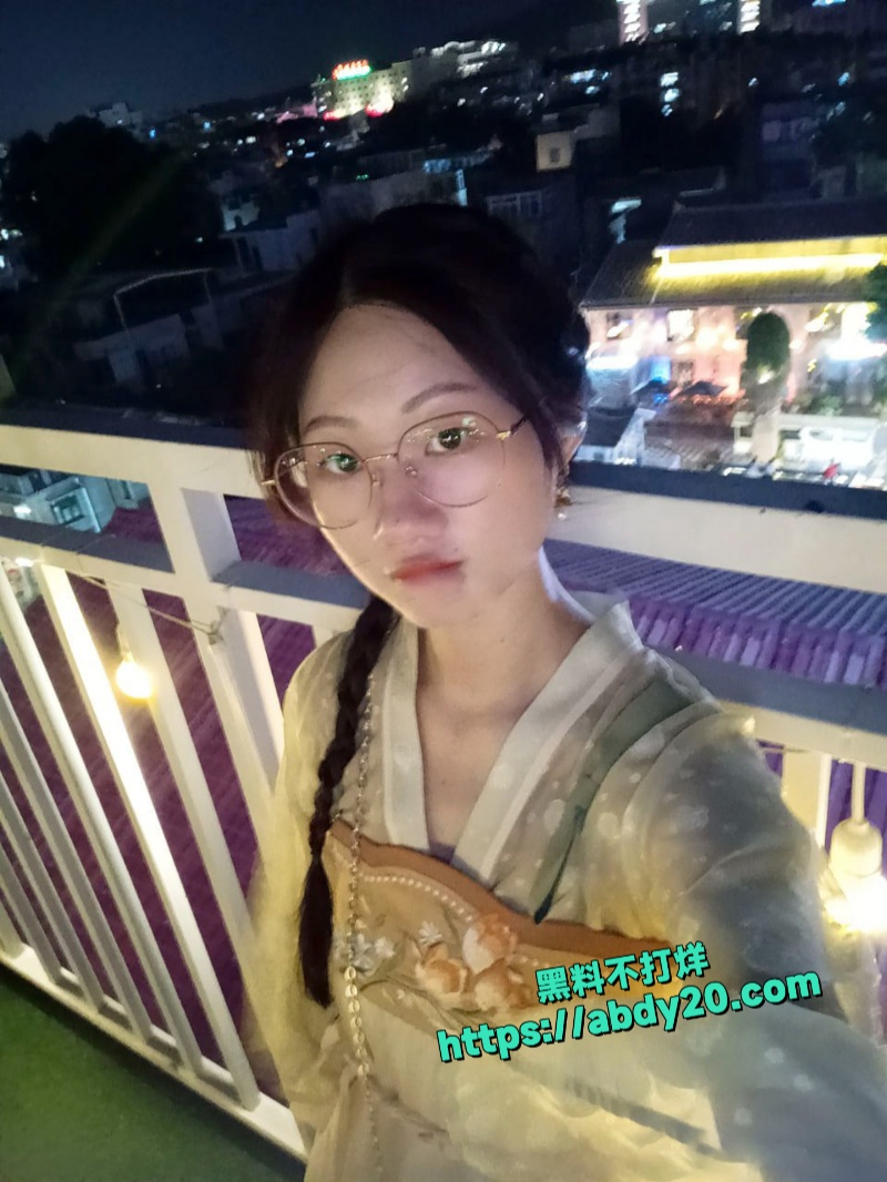 福建眼镜嫩妹魏彩霞裸贷视频曝光 6