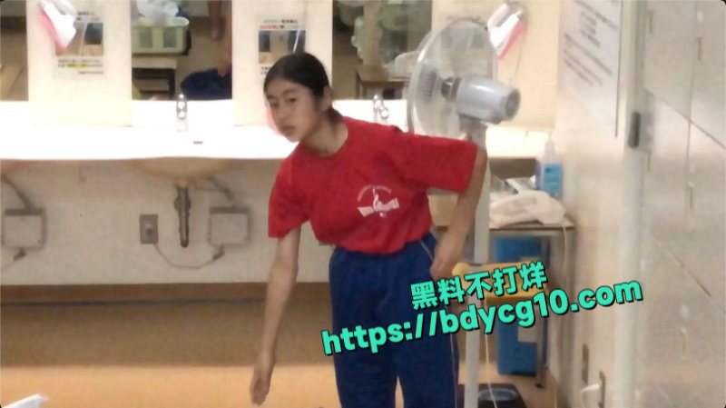 盗摄大神高中澡堂安装偷拍摄像头将清纯学妹一网打尽1
