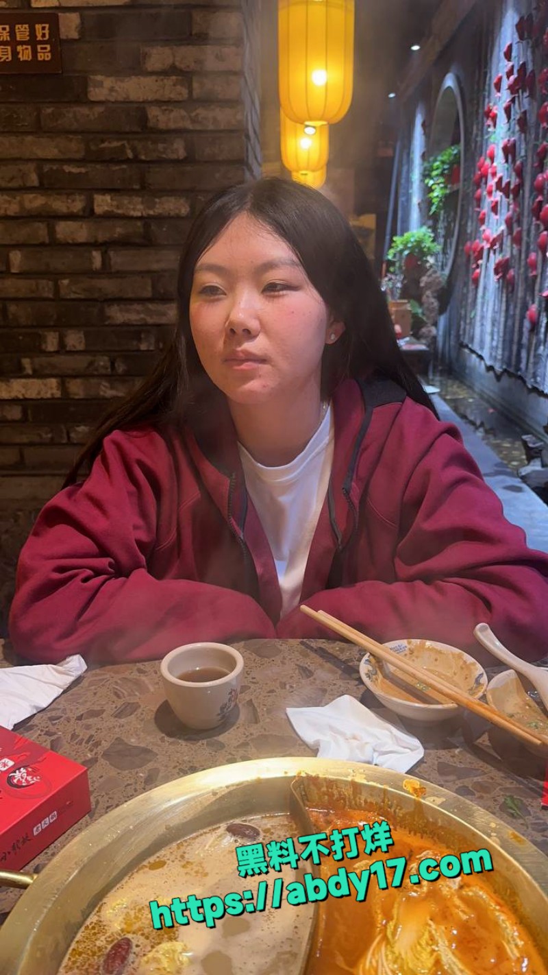大奶学生妹与男友私密自拍 7