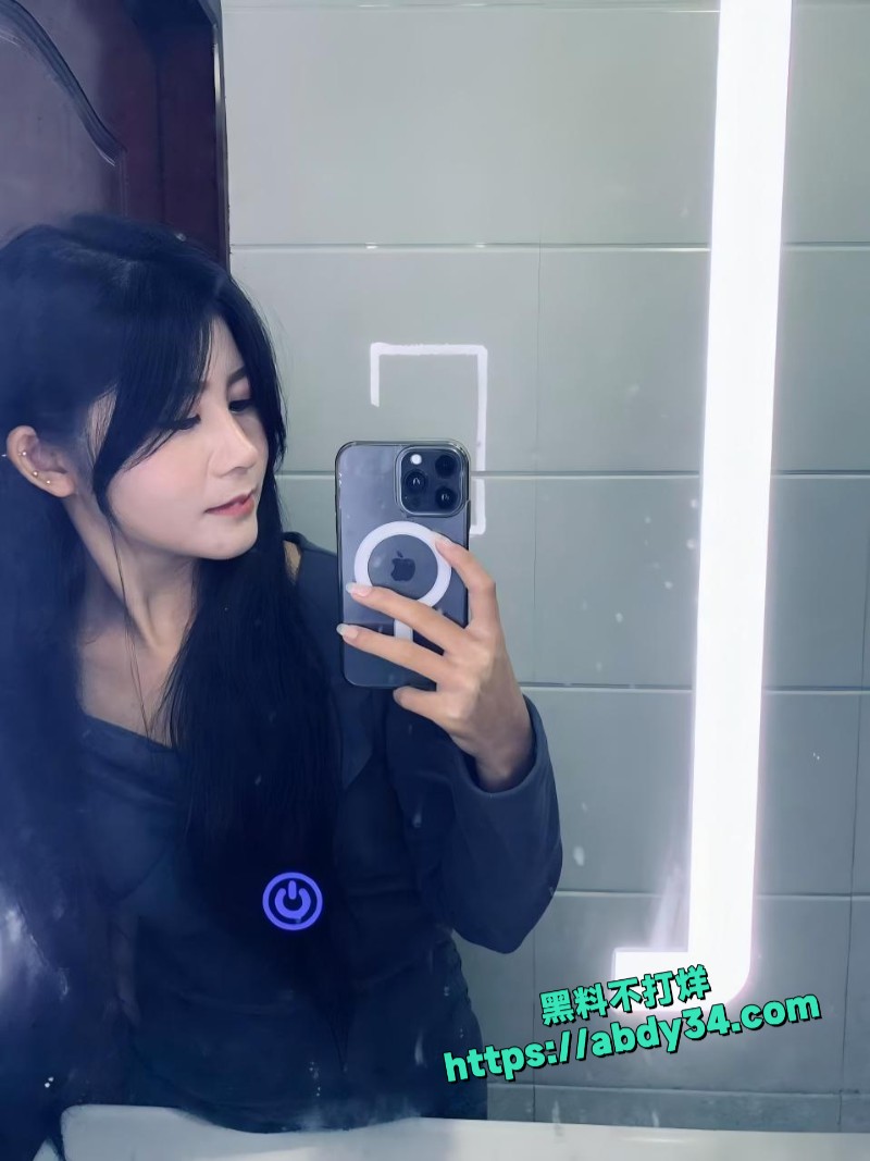 云南师范大学女大学生杨晓莹1