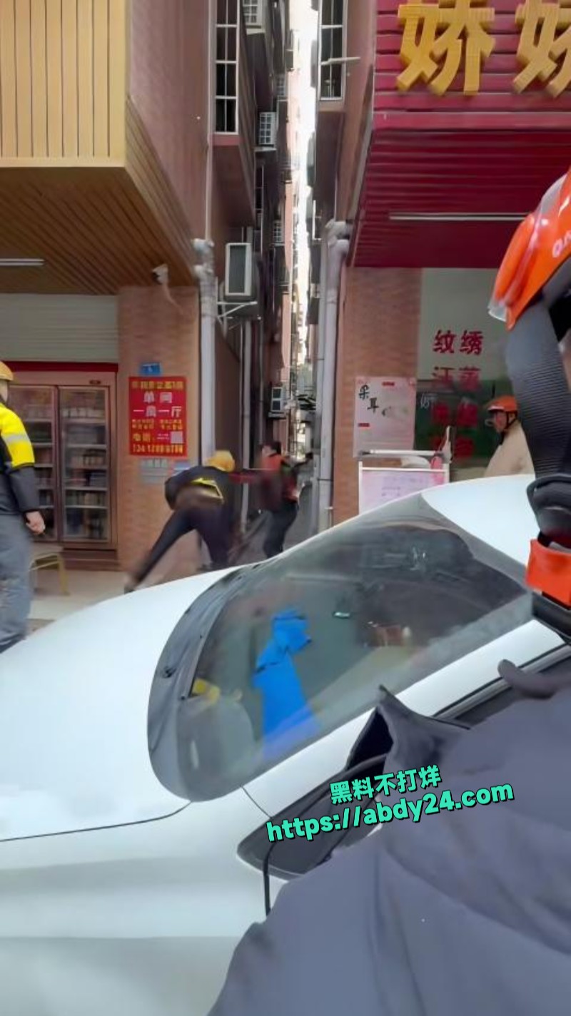 外卖小哥互殴打架