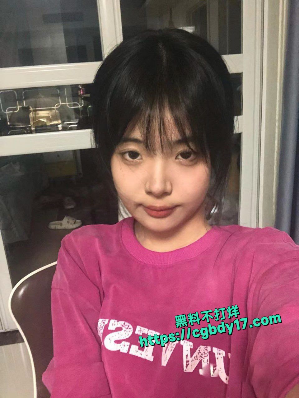 山西运城某学大一短发清纯学妹，实则母狗一只11