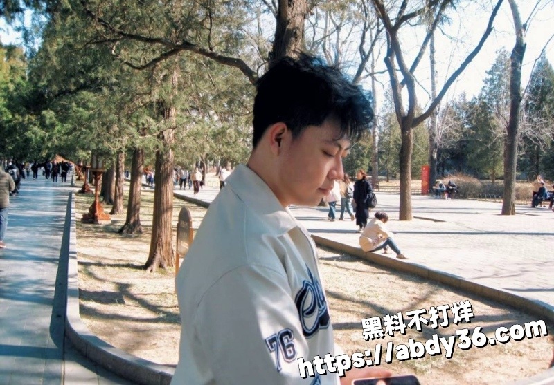 白皮腹肌猛男出租屋狂干黑皮壮汉 深喉巨屌后骑乘狂摇 最后无套爆操到高潮喷射5