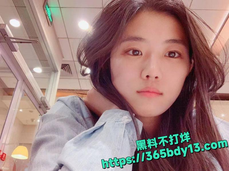 云南红河州职员私密照12.