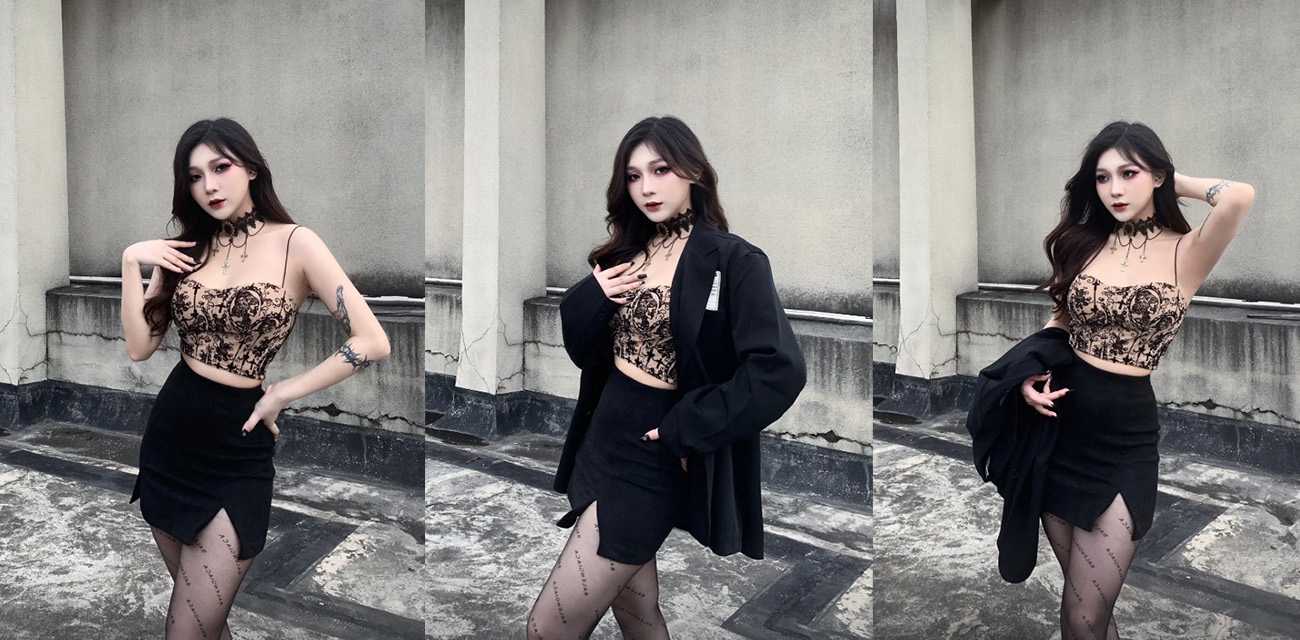 Stripchat女主播 jiajiaL黑丝母狗靠沙发猛抠自慰 反差大秀湿成一片