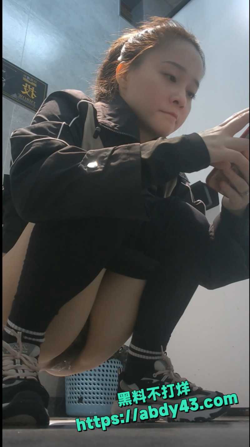 厕所偷拍国产美女 6