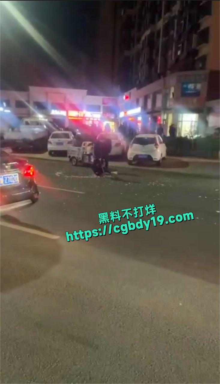 精神小伙打架太狠了2