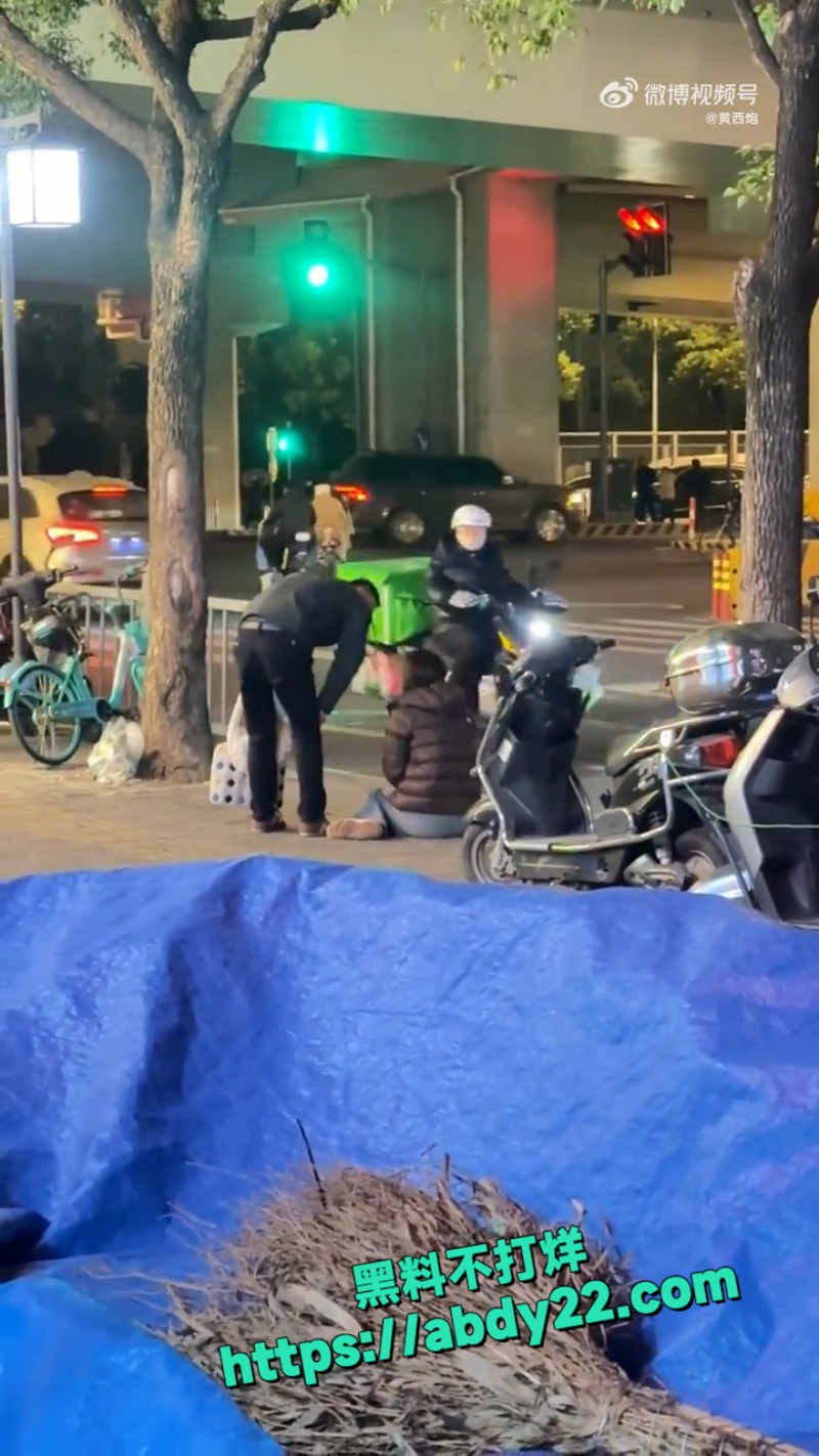 跨年男友没有安排集美在街头崩溃大哭 6