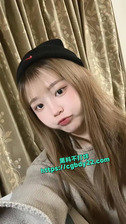 大一新生林语儿自拍给学长的裸照和露脸自慰视频被外流了出来6