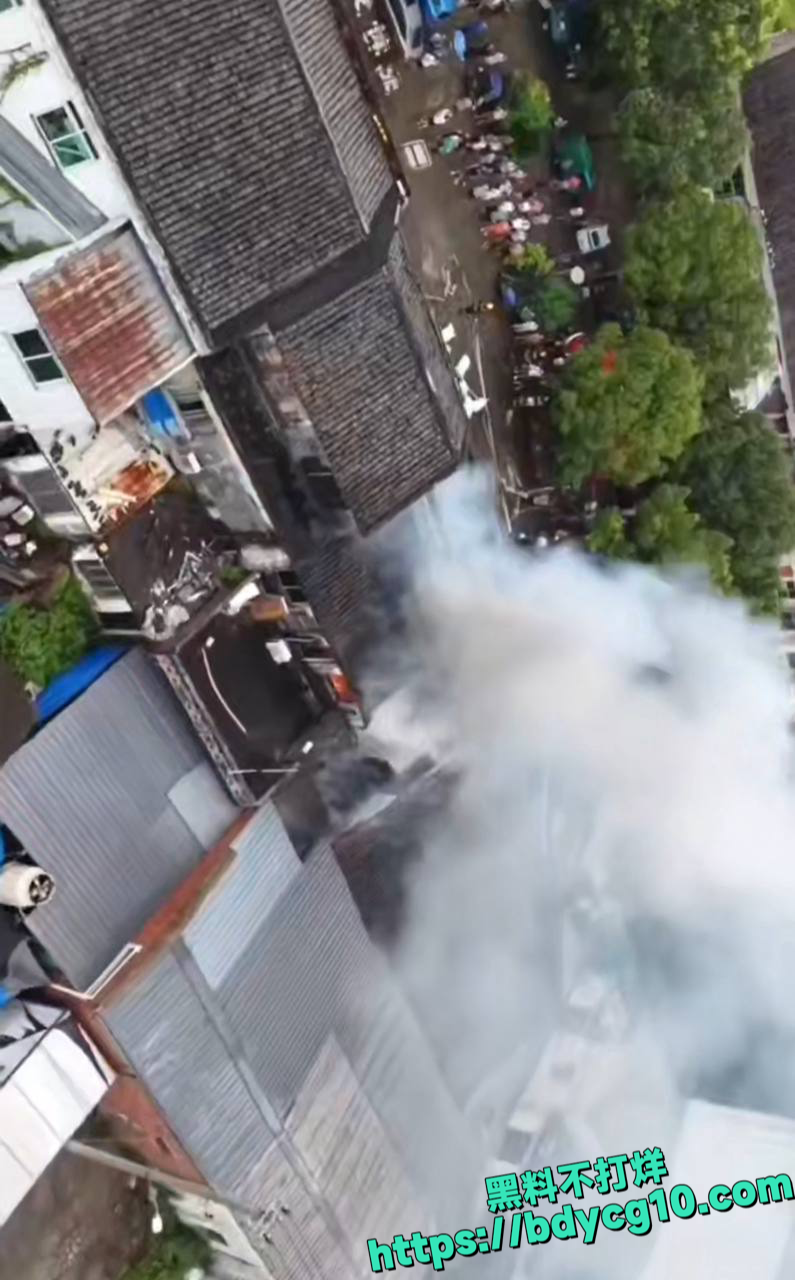 苍南县灵溪镇厅基二街民居突发火灾事故1