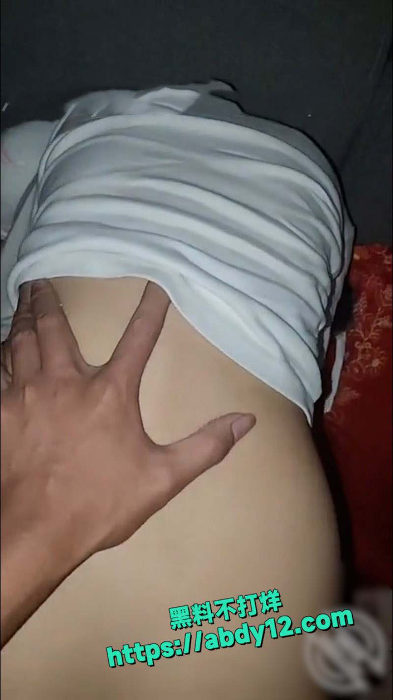 后入超嫩学生妹 13